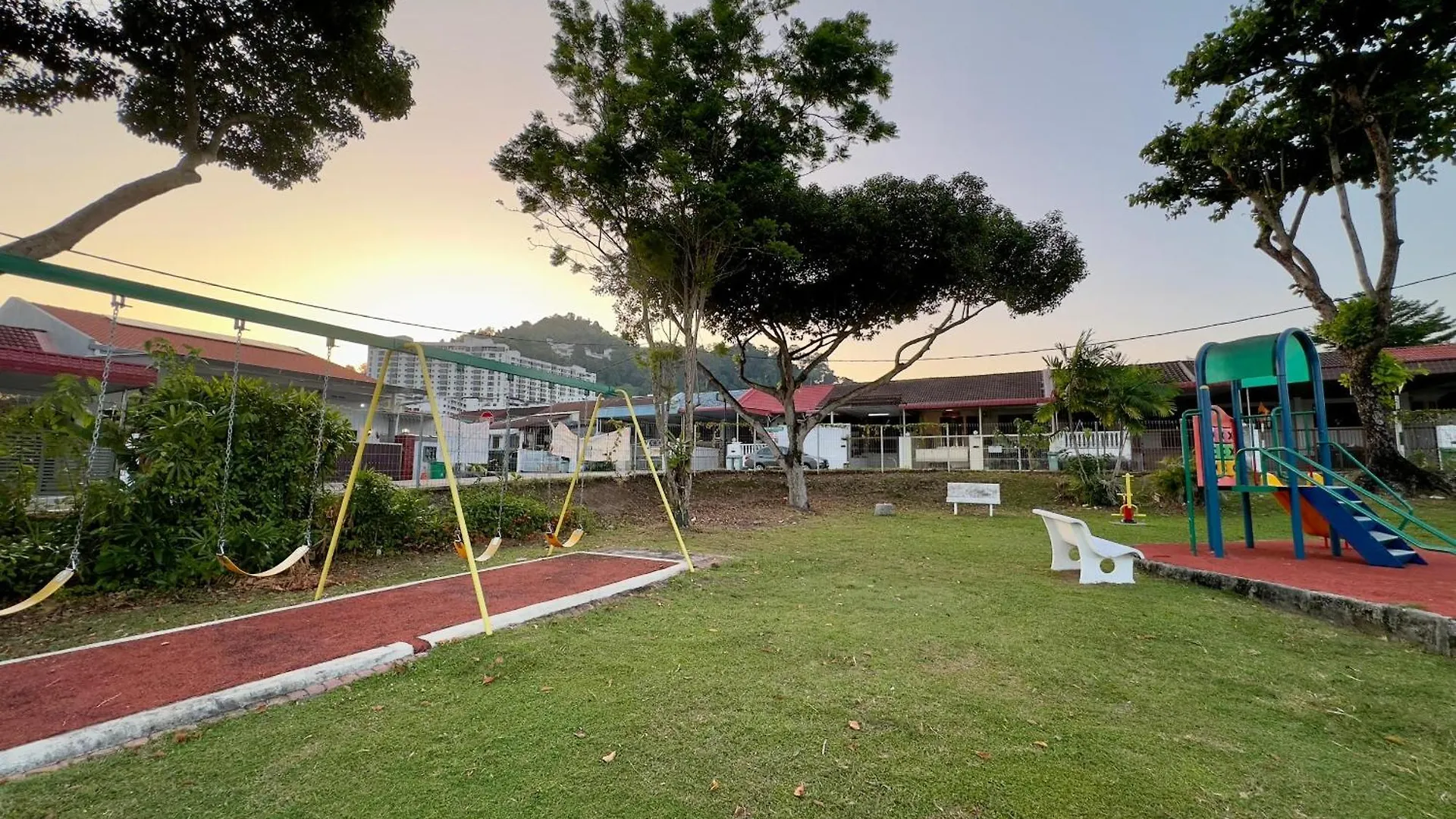 بيت للعطل Spacious 2 Storey Homestay Tanjung Bungah 25Pax ماليزيا